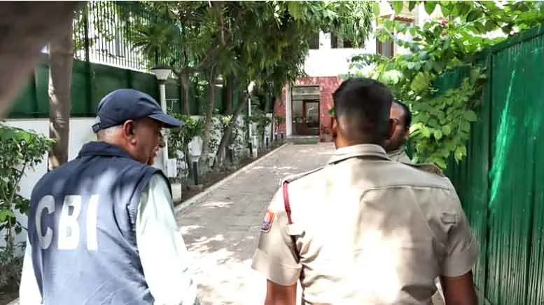 मनीष सिसोदिया समेत 15 लोगों के खिलाफ एफआईआर दर्ज