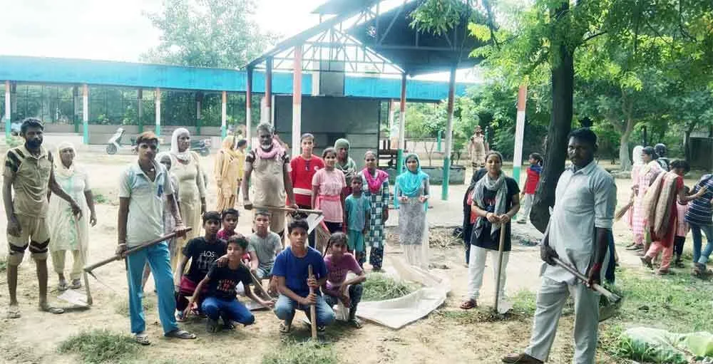 साध-संगत ने श्मशान घाट की सफाई कर स्वच्छता का दिया संदेश