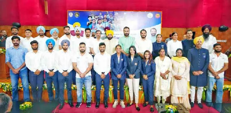 मुख्यमंत्री भगवंत मान ने राष्ट्रमंडल विजेताओं को किया सम्मानित