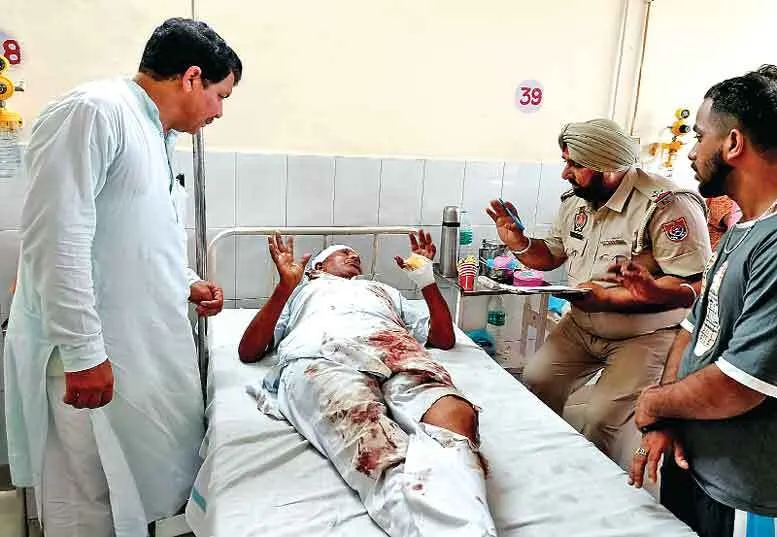 कपड़े की फेरी करने वाले व्यक्ति पर 2 नकाबपोश युवकों ने किया हमला, लूटी हजारों की नकदी