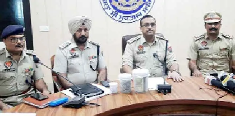 नशीले पदार्थों के साथ 9 गिरफ्तार, 22 हजार की ड्रग मनी भी बरामद