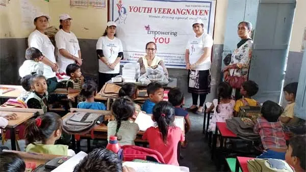 पहला वेतन मिलने पर जरुरतमंद बच्चों को बांटी स्टेशनरी