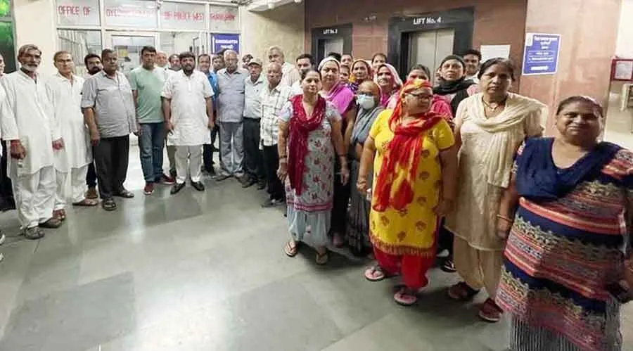 सेक्टर-14 में पालतू कुत्तों का आतंक, लोगों ने की डीसीपी से शिकायत