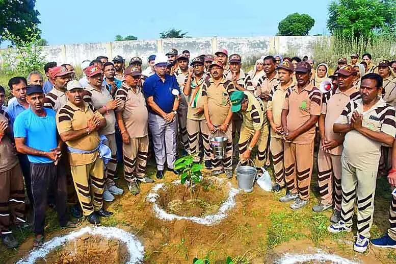 डेरा सच्चा सौदा के प्रेमियों की सेवा भावना से सीखें सभी : डॉ. गोबिंद शरण