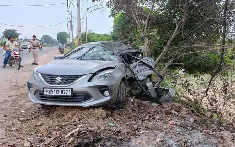 बस-कार भीषण भिड़ंत में चार की मौत, कई घायल