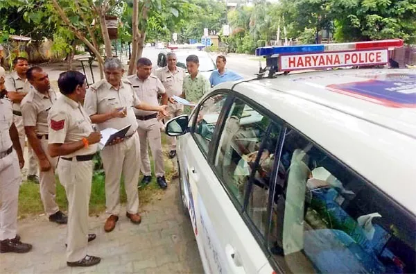 बीच सड़क पालतू कुत्ते की शिकार हुई महिला, बुरी तरह से नोंचा