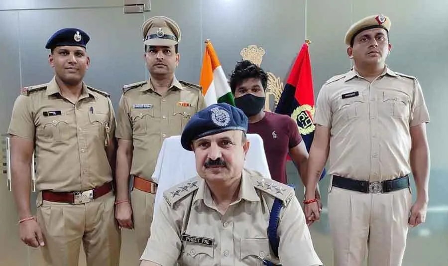 इंश्योरेंस कंपनी से नौकरी छोड़ खुद फर्जी इंश्योरेंस करके शुरू की ठगी