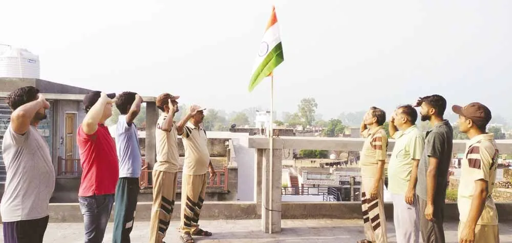 हर घर में तिरंगा स्थापित कर सैल्यूट कर रही डेरा सच्चा सौदा की साध-संगत