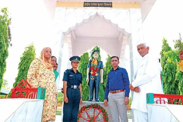 गांव गोरखपुर की बेटी लेफ्टिनेंट बनकर पहली बार पहुंची जन्मभूमि