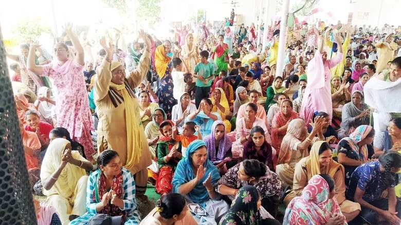 ‘लव चार्जर’ पर नाचकर साध-संगत ने उत्साहपूर्वक मनाया ‘पावन अवतार माह’