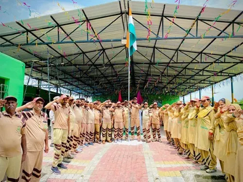 देशभक्ति के रंग में रंगी साध-संगत, राष्ट्रीय ध्वज फहराया