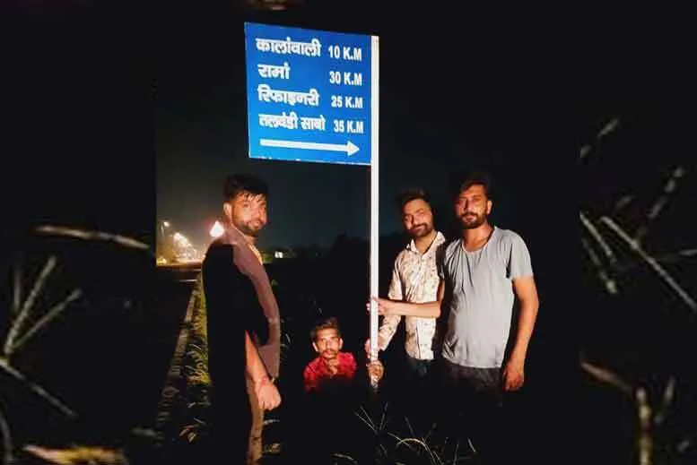 ओढां की साध संगत ने मुख्य रास्तों पर लगाए बोर्ड