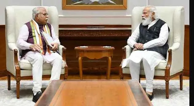 प्रधानमंत्री नरेंद्र मोदी ने फिर थपथपाई मुख्यमंत्री मनोहर लाल की पीठ