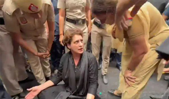 प्रियंका ने विरोध का नेतृत्व किया, पुलिस ने हिरासत में लिया
