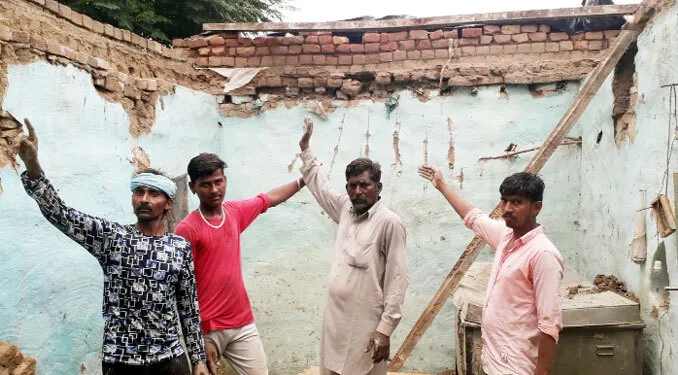 मानसून की राहत, लोगों पर आफत बनकर बरसी गरीबों के आशियाने ढहे, फसलें तबाह