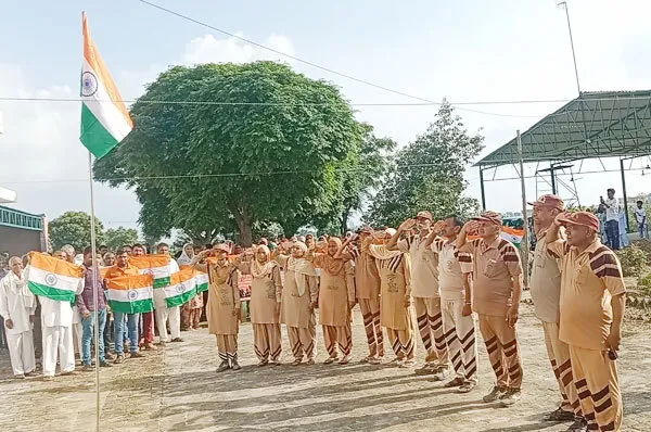 नाम चर्चा घर कोटडा में बजी राम-नाम की धुन, साध-संगत ने फहराया तिरंगा