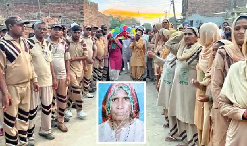 लेके कहां कुछ वापिस जाना ये शरीर भी दान है…