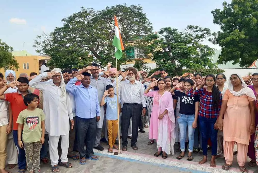 शाह मस्ताना जी धाम सरसा में फहराया तिरंगा