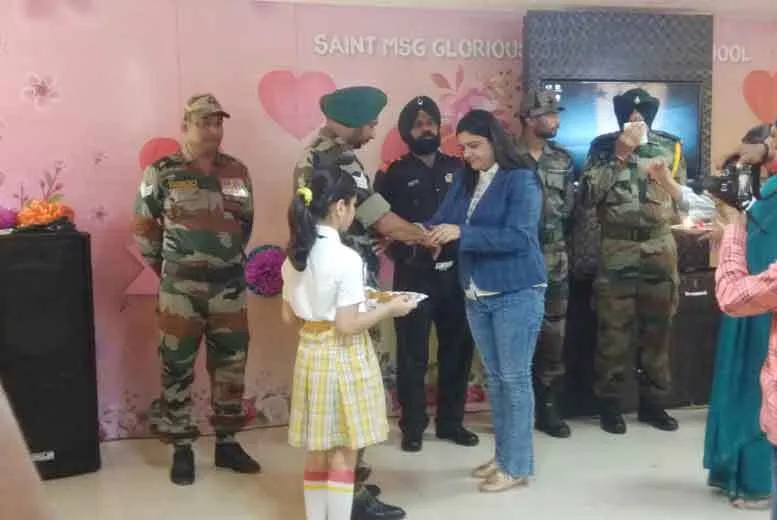 सेंट एमएसजी ग्लोरियस इंटरनेशनल स्कूल के बच्चों ने सैनिकों की कलाई पर राखी बांध मनाया रक्षाबंधन पर्व