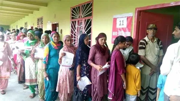 श्रीगुरुसर मोडिया में नि:शुल्क चिकित्सा शिविर में उमड़ी जनता
