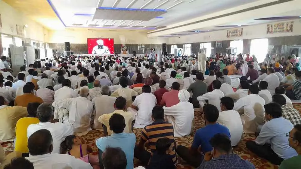 शरीरदानी सुरेश इन्सां को नामचर्चा आयोजित कर दी श्रद्धांजलि