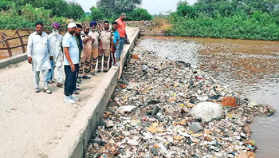 लम्पी स्किन : ‘फरिश्ते’ बन पहुंच रहे डेरा श्रद्धालु