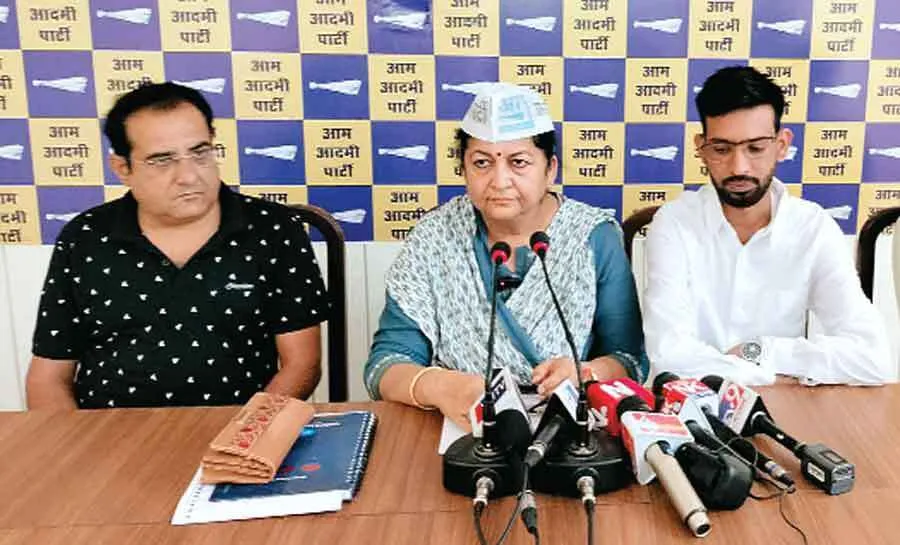 सरकार की लापरवाही का खामियाजा बेजुबानों को उठाना पड़ रहा है : आप