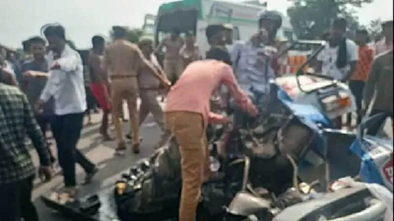 ट्रैक्टर एवं कंटेनर की टक्कर में 4 लोगों की दर्दनाक मौत, 9 घायल