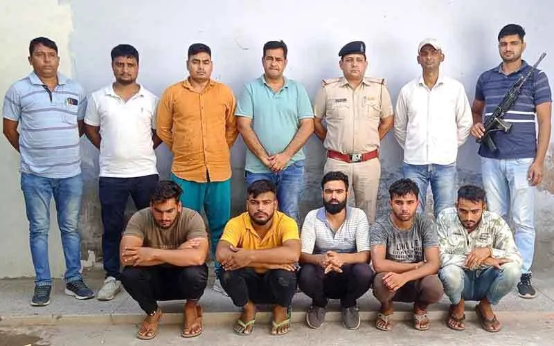आंखों में मिर्ची डालकर रुपए छीनने वाले 5 आरोपी काबू