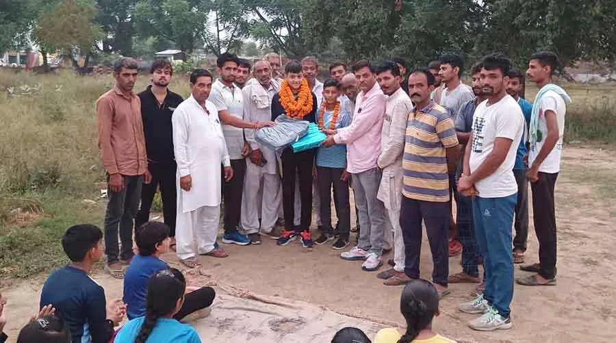 भोपाल में हुए अंतरराष्ट्रीय एथलेटिक खेलों में बेहतरीन प्रदर्शन करने पर छोटी पापड़ा का ग्रामीणों ने किया जोरदार स्वागत