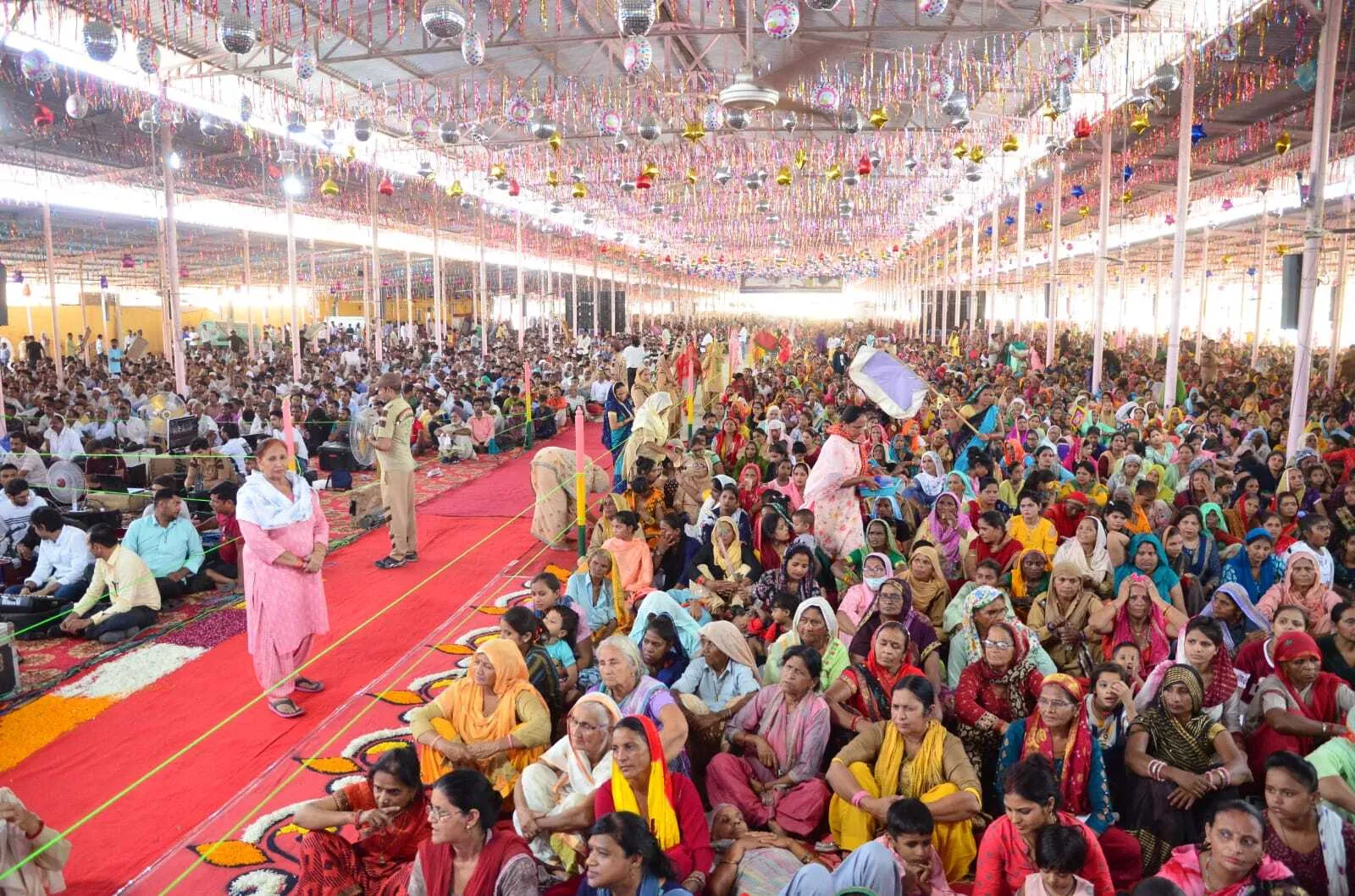 श्रद्धालुओं के उत्साह के आगे छोटा पड़ गया डेरा सच्चा सौदा का विशाल आश्रम