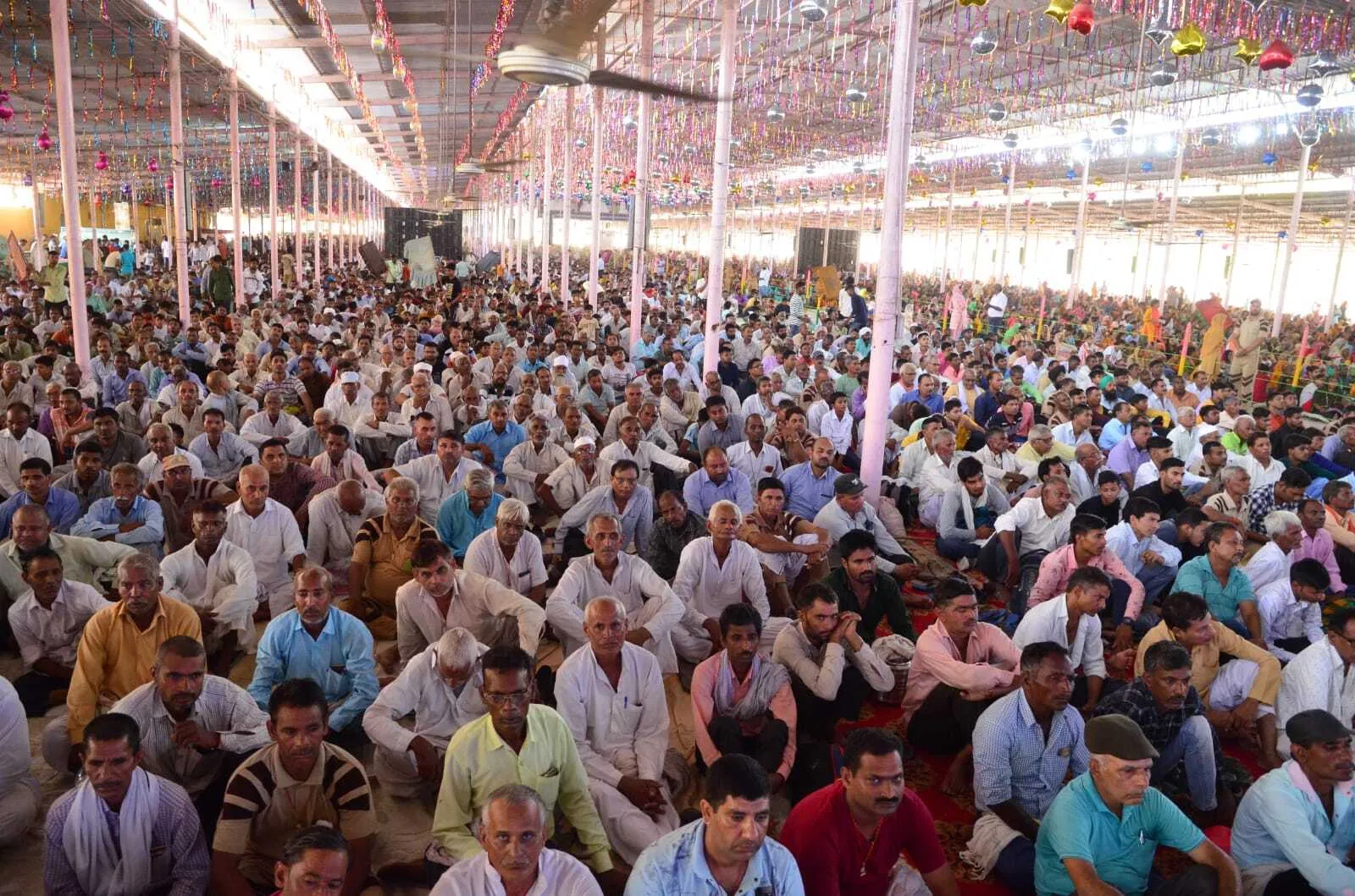 Live : बरनावा आश्रम में साध-संगत का हुजूम, देखें विशाल नामचर्चा की झलकियां…