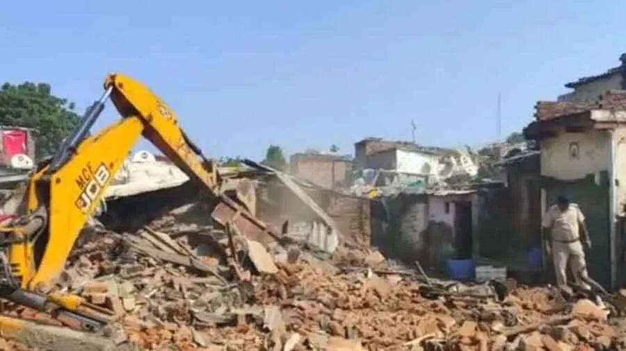 नशा तस्कर बिजेन्द्र की 18 इमारतें ध्वस्त