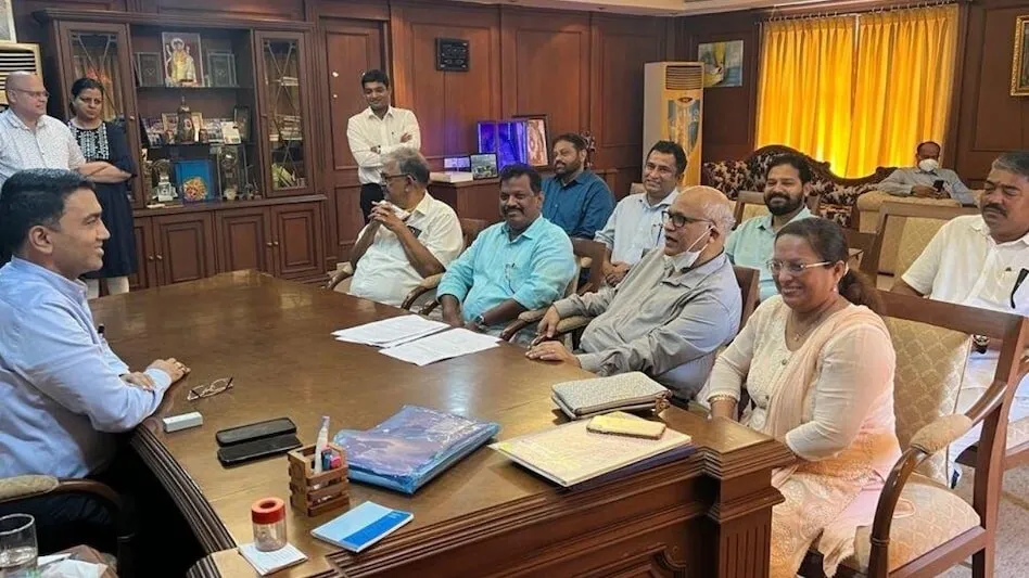 Goa Congress: गोवा कांग्रेस के आठ विधायक भाजपा में शामिल हुए