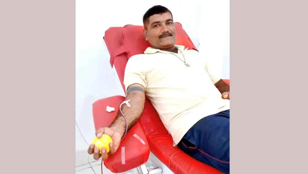जरूरतमंद मरीज के लिए सेवादार ने किया रक्तदान