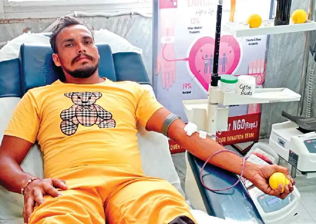 डेरा श्रद्धालु ने रक्तदान कर की महिला के ईलाज में मदद