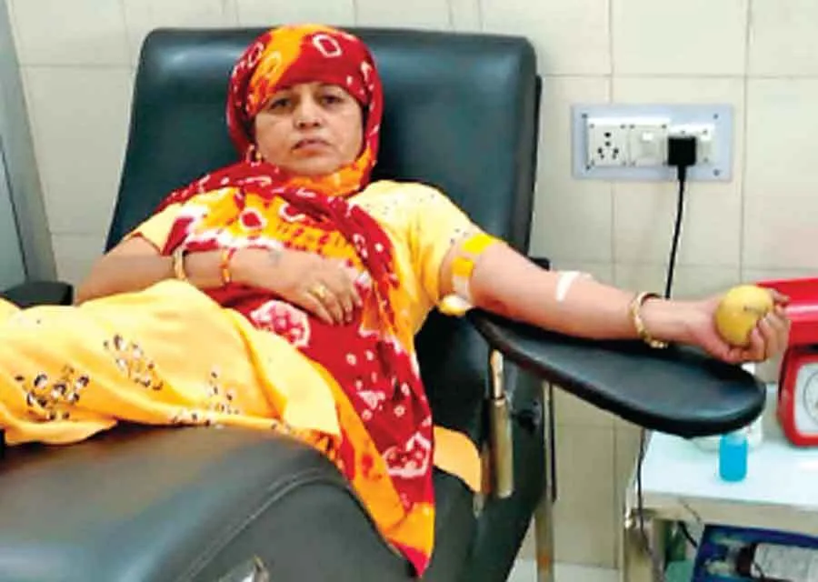 जरूरतमंद को रक्तदान कर बचाई जान