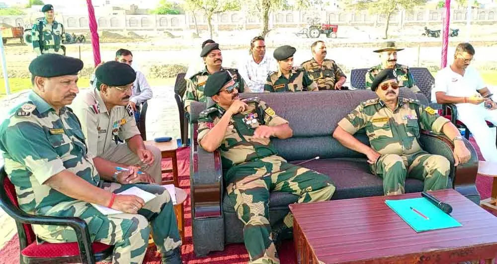 खाजूवाला में वाघा बार्डर की तर्ज पर होगी बीटिंग रिट्रीट सेरेमनीधीरज इन्सां, प्रेम इन्सां का सहयोग रहा।