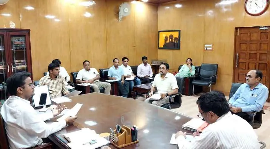 अक्टूबर से होगा स्मार्ट मोबाइल फोन का वितरण