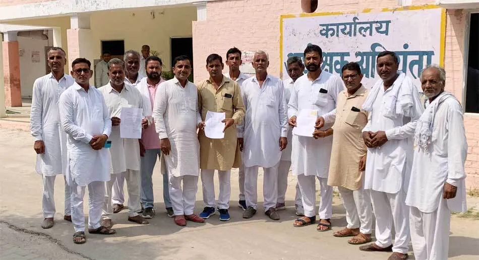 पेयजल के लिए भटक रहे ग्रामीण, नहीं हो रहा समाधान