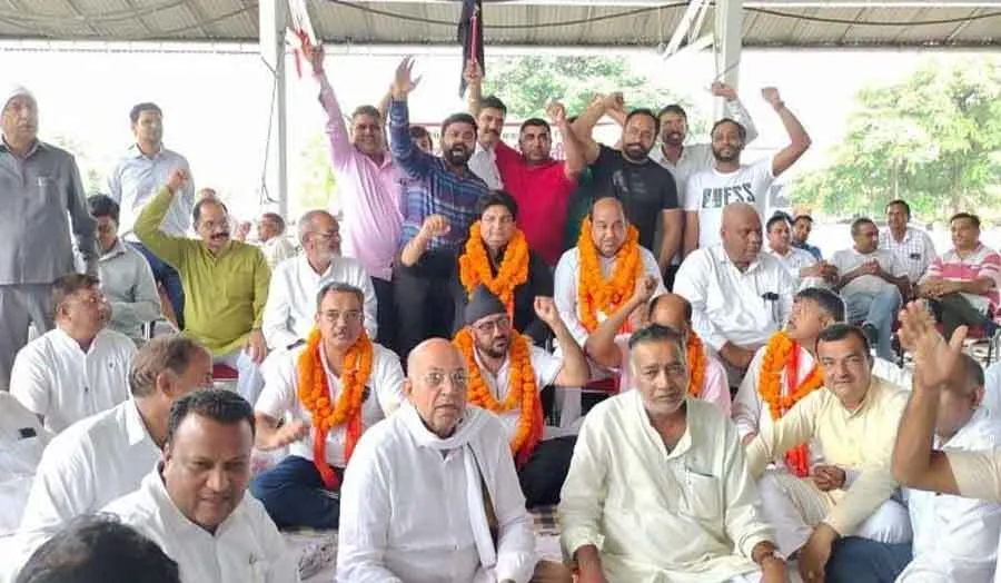 हड़ताल के कारण पिछले 5 दिन से मंडियों में ठप्प किसानों की धान खरीद