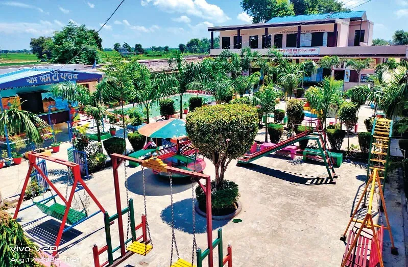 अध्यापक ने बदली सरकारी स्कूल की नुहार