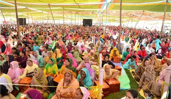 हिमाचल प्रदेश के सुजानपुर में उमड़ा जन सैलाब, आइयें देखें LIVE नजारा…