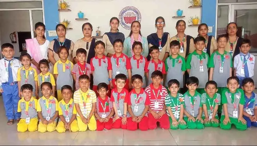 लोटस स्कूल में धूमधाम से मनाया गया हिंदी दिवस