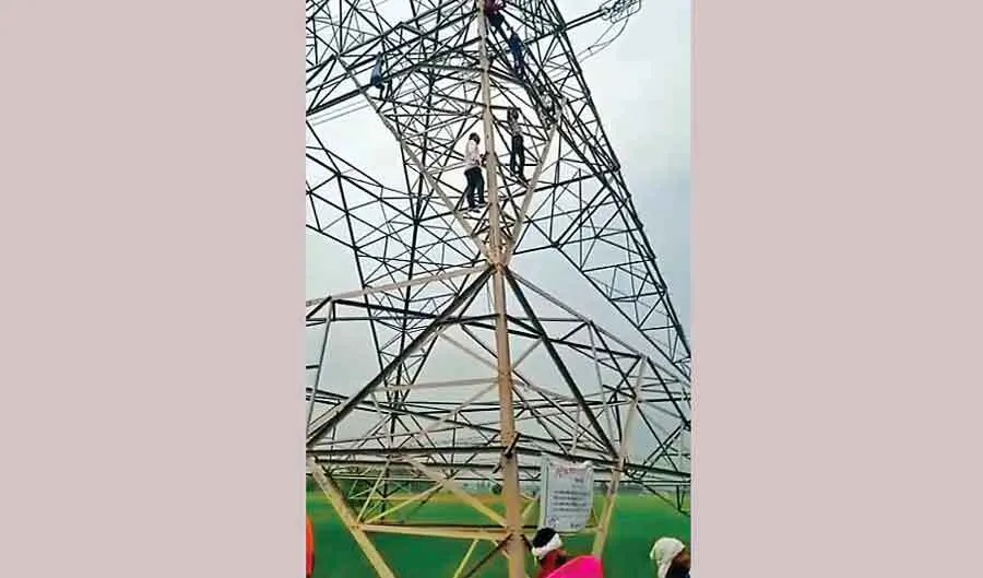 रोजगार के लिए जिदंगी लगाई दांव पर…