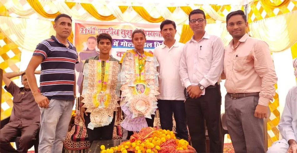 गोल्ड मैडल जितकर करीना ने किया कीर्तिमान स्थापित
