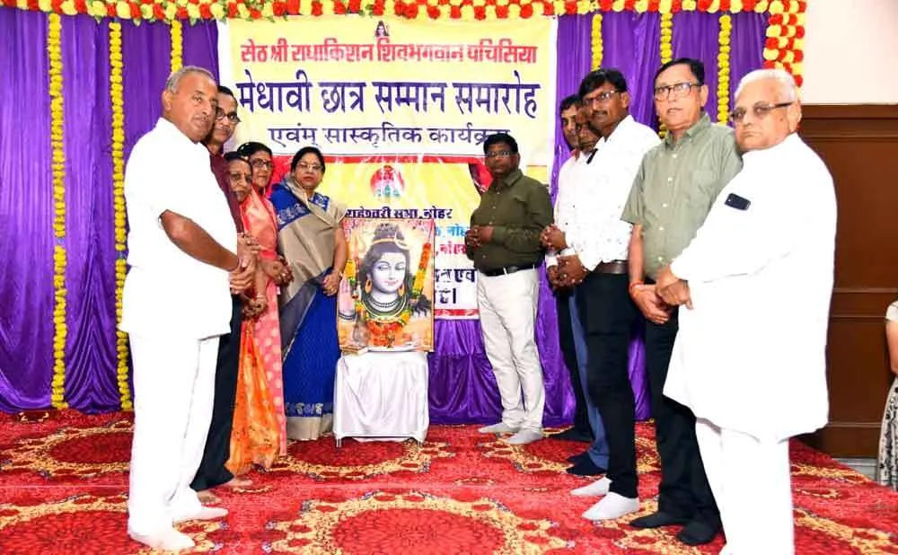 शिक्षा के साथ-साथ संस्कार जरूरी