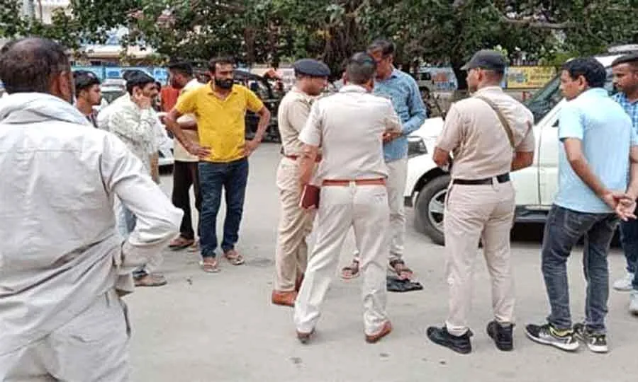 नरवाना के केएम कॉलेज में दो गुटों में भिड़ंत