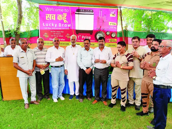 सच कहूँ के विजेता पाठकों पर बरसे इनाम