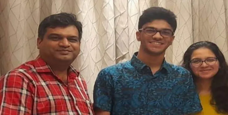 ईशान पहली बार में ही बने यूपी के NEET टॉपर